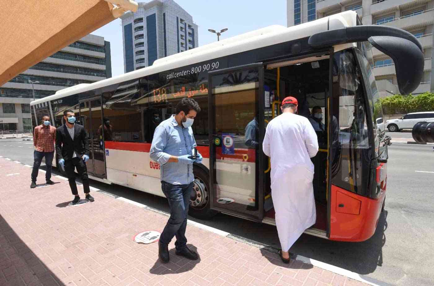 طرق دبي تستأنف تشغيل 3 خطوط للحافلات بين دبي والشارقة