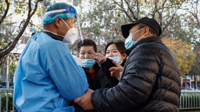 الصين تواصل تخفيف القيود المفروضة لمكافحة فيروس كورونا