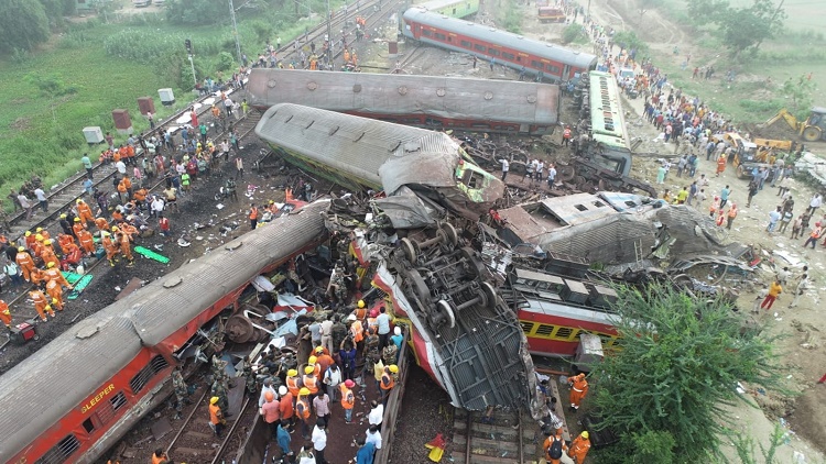 ارتفاع حصيلة ضحايا حادث القطارات في الهند إلى 288 قتيلا