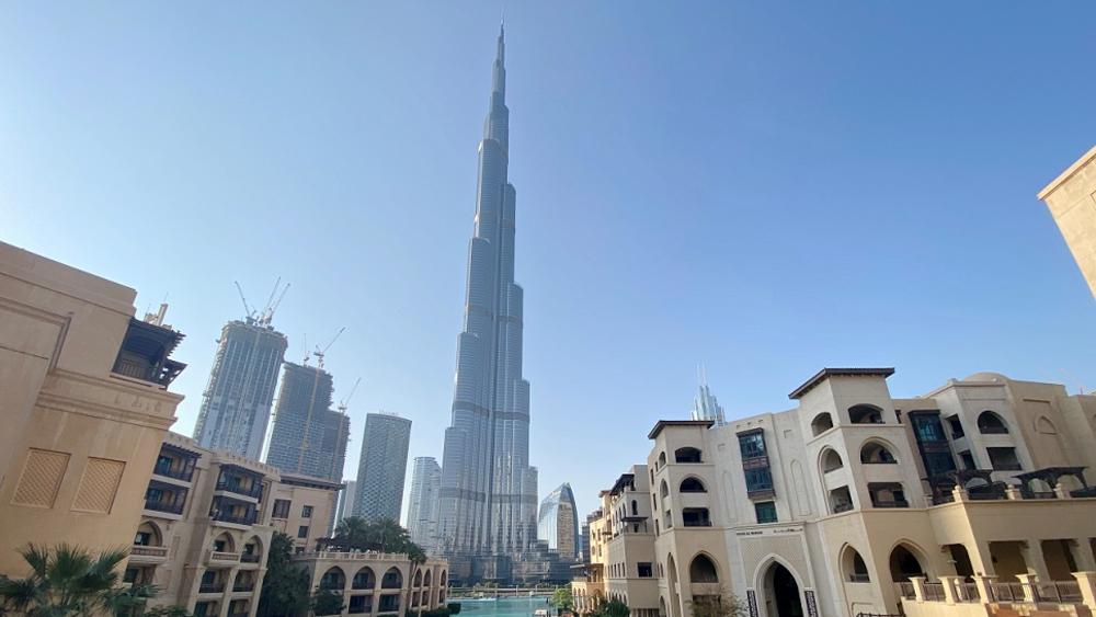 «دبي للسياحة» توضح سبب تعليق تصاريح الترفيه للفنادق والمطاعم