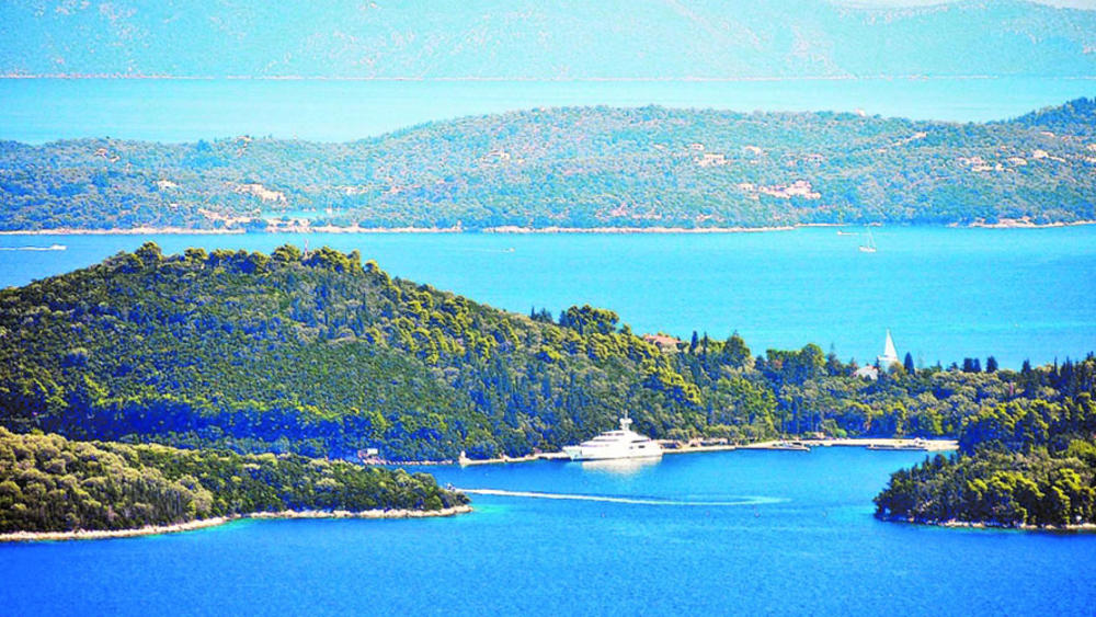 جزيرة أوناسيس اليونانية الأسطورية تتحول إلى منتجع فاخر