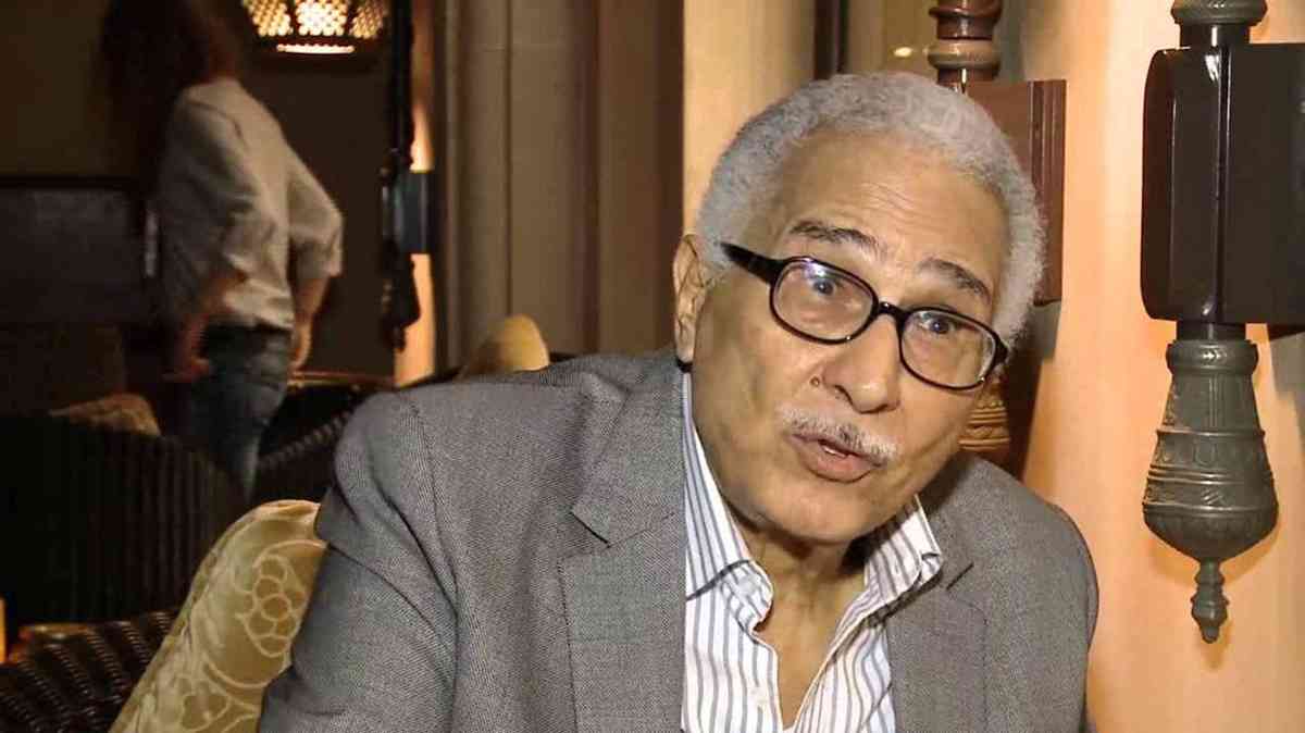فنان مصري يثير جدلاً بسبب تحريف بيت شعر