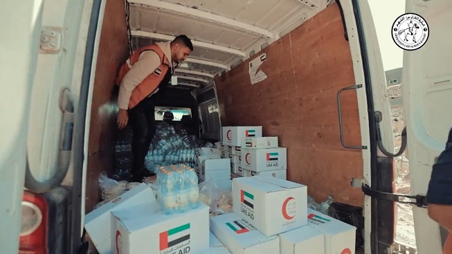 الإمارات أول دولة تنجح بالوصول إلى مدينة خانيونس الفلسطينية وتقديم المساعدات لأهلها