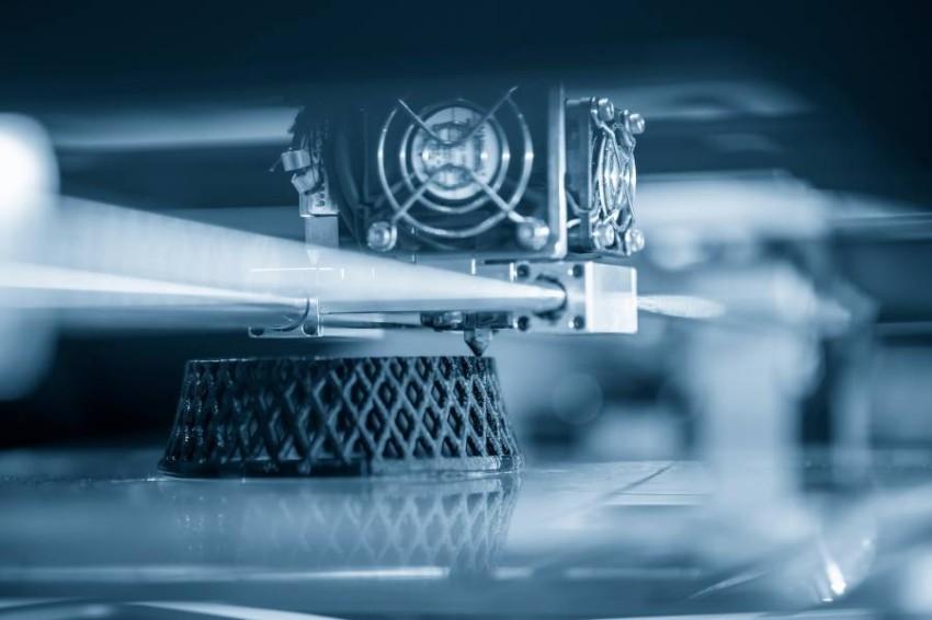 تأسيس منشأة متطورة للتصنيع بالطباعة ثلاثية الأبعاد في الإمارات