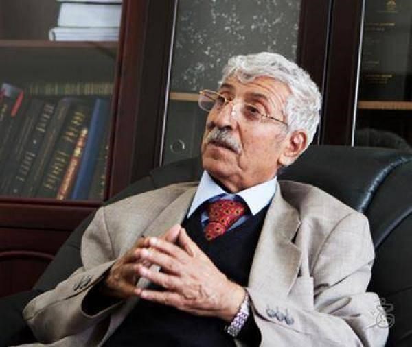 وفاة شاعر اليمن الكبير الدكتور عبدالعزيز المقالح