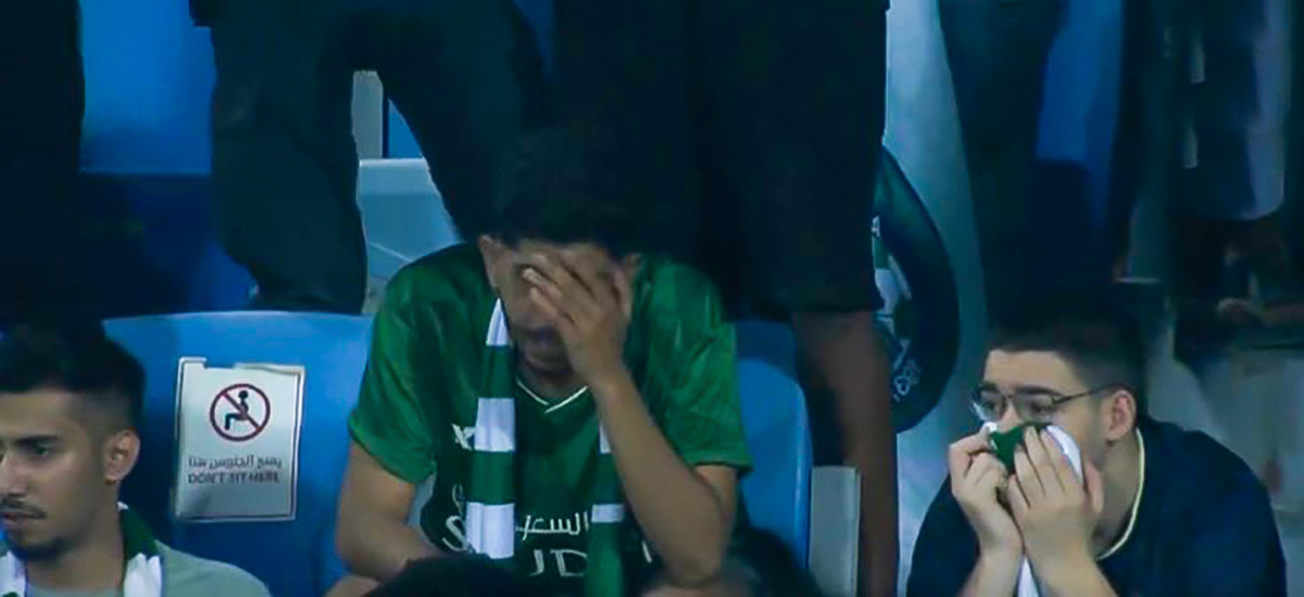 بكاء وصدمة.. رد فعل جماهير الأهلي السعودي بعد هبوط فريقها 