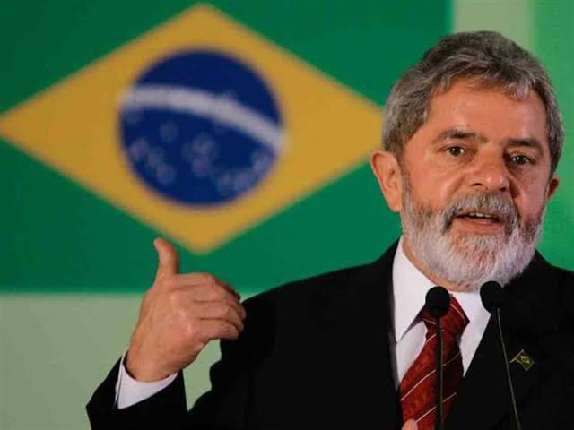 رئيس البرازيل يقيل قائد الجيش