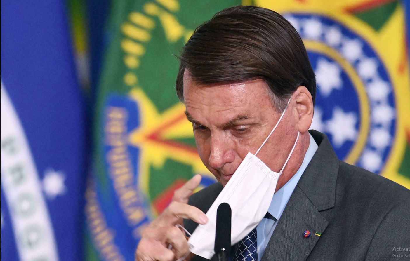 «يوتيوب» تعاقب الرئيس البرازيلي بسبب ربطه بين لقاح كورونا وأمراض أخرى