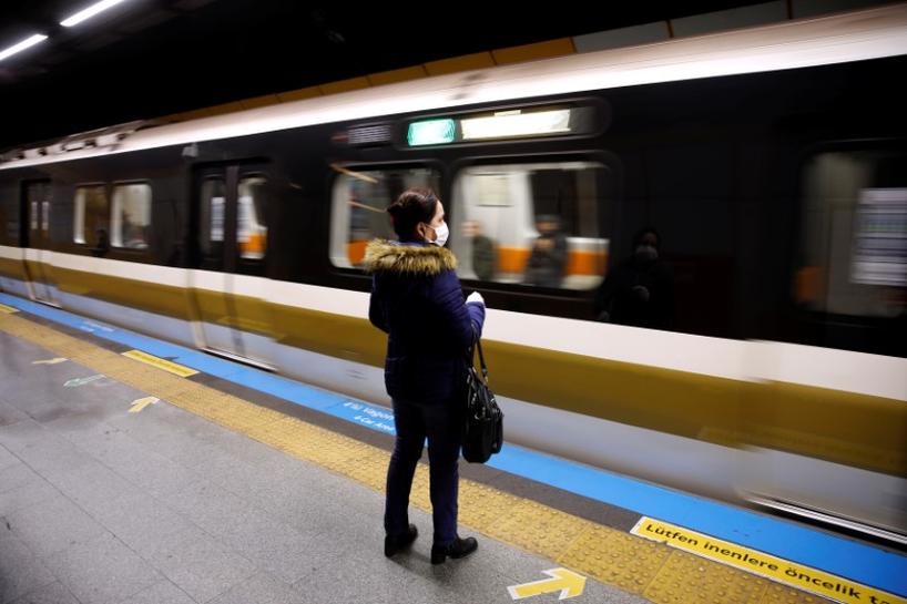 امرأة تتعرّض لهجوم شديد في مترو أنقرة بسبب خلعها 