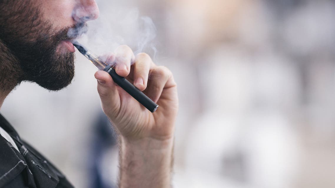 مدخنو السجائر الإلكترونية أكثر عرضة لخطر الإصابة بـ"كوفيد 19"