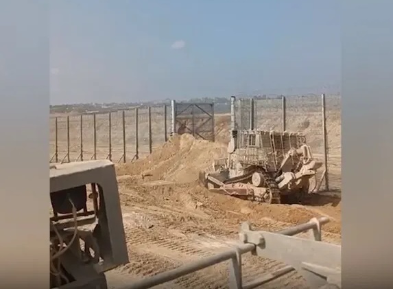 الجيش الإسرائيلي يواصل سد الثغرات في السياج الحدودي مع غزة