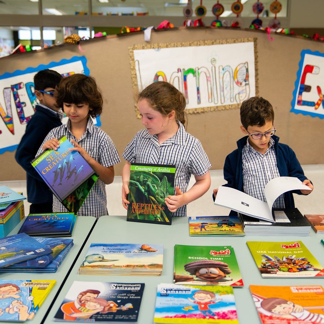 «منصة للتوزيع» تقرّب المسافات بين طلّاب المدارس والأدب الإماراتي عبر مبادرة «معرض الكتاب المدرسي»