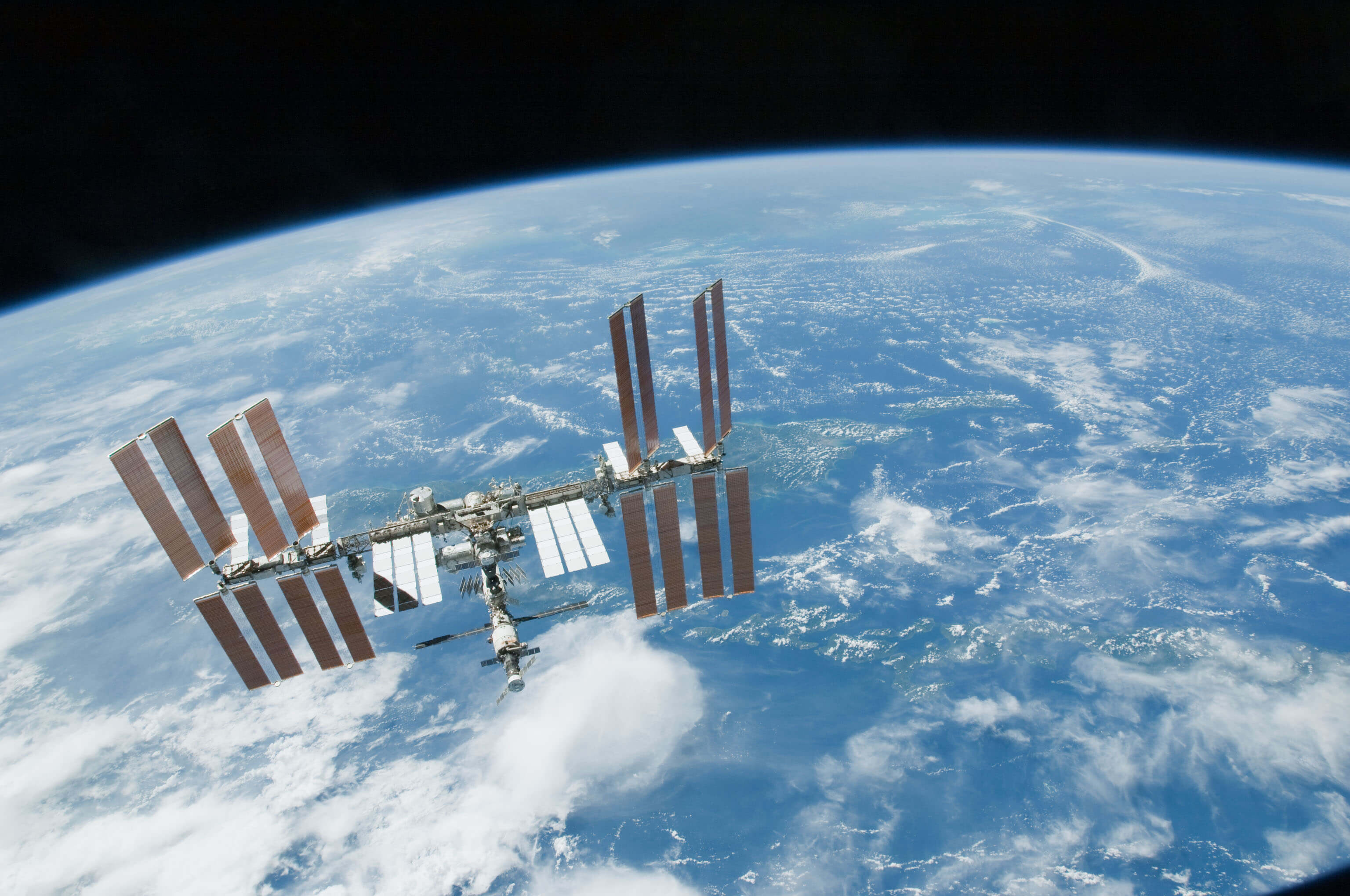 استخدام صمغ صنوبري من أفريقيا لسدّ ثقب في محطة الفضاء الدولية