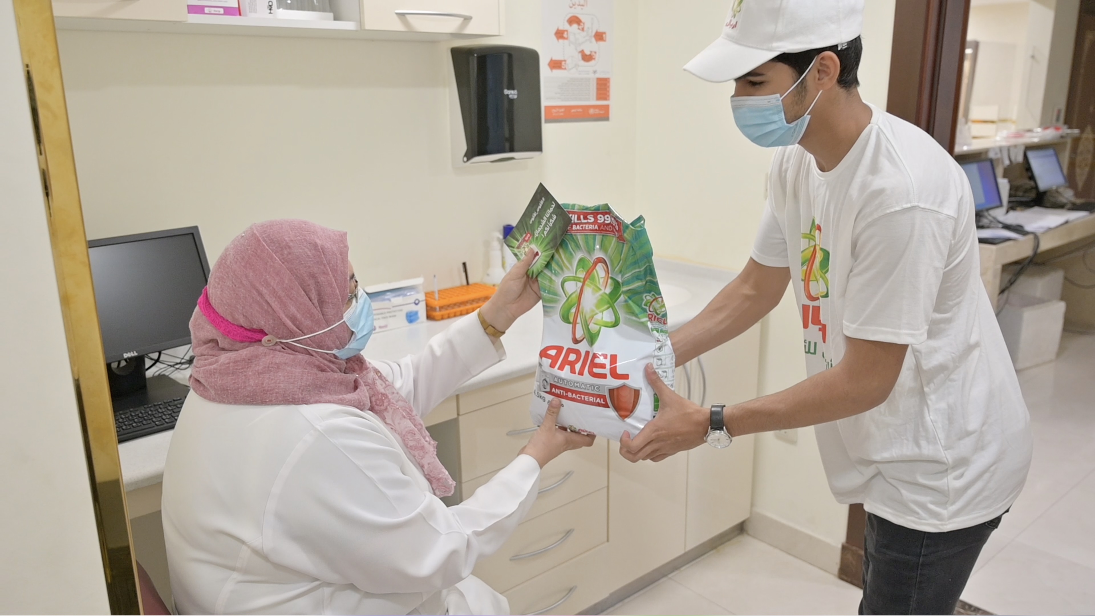 المستشفيات السعودية تتلقى مليون غسلة من منتجات تنظيف الملابس مضادة للفيروسات ضمن مبادرة تبرع لدعم وحماية الكوادر الطبية