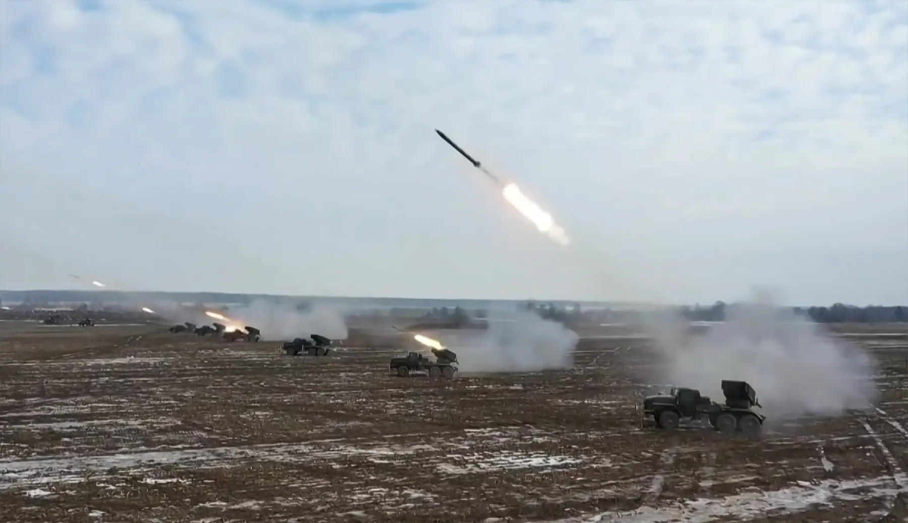 أوكرانيا تسقط 15 صاروخاً روسيا أُطلقت نحو كييف