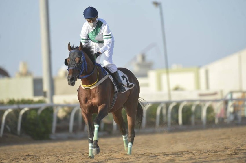 خلود مختار أول فارسة سعودية تشارك في سباقات السرعة