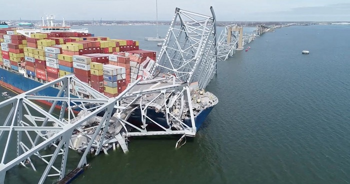 عمليات بحث عن 6 جثث بعد انهيار جسر في ميناء بالتيمور الأمريكي