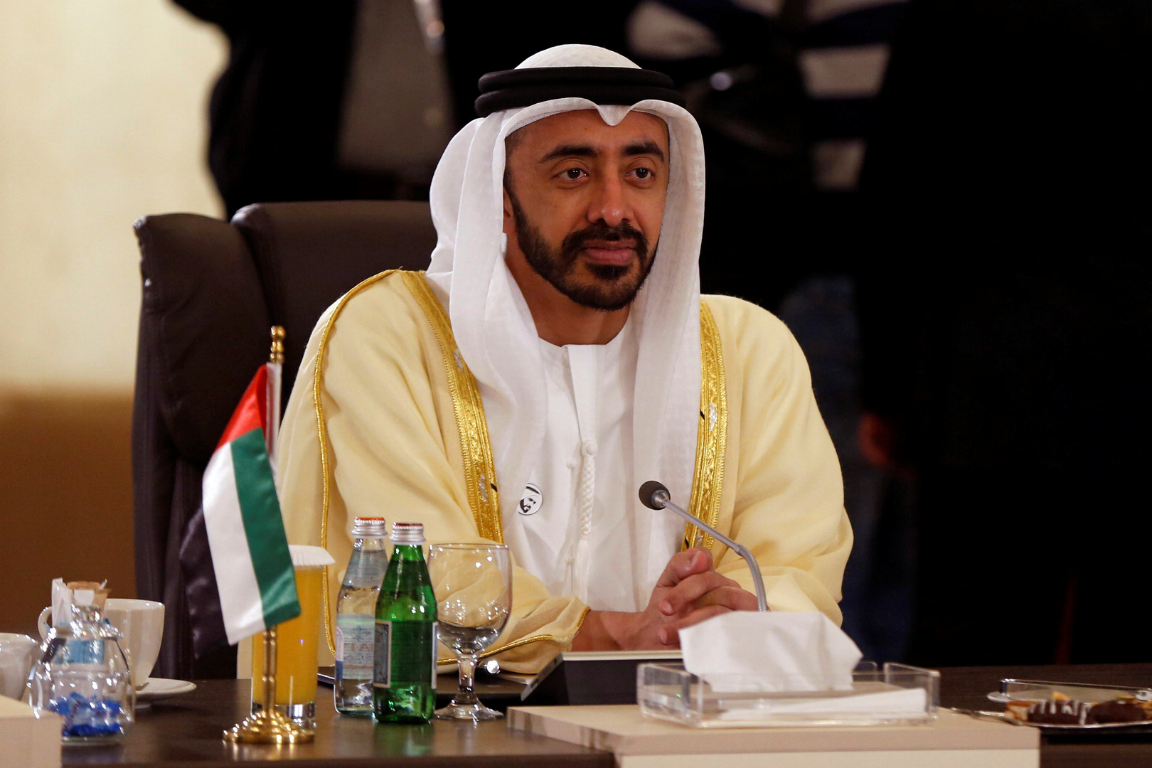 الإمارات تدعو إلى الوقف الفوري للعنف في إسرائيل وفلسطين