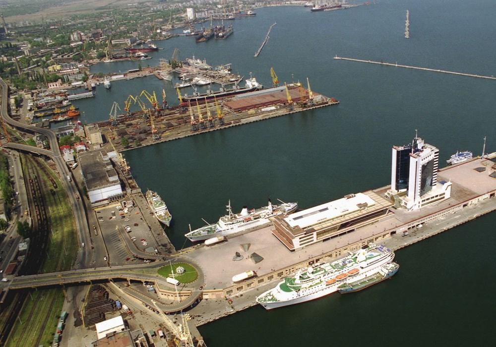 موسكو تعتزم السماح لسفن شحن الحبوب بمغادرة ميناء أوديسا الأوكراني