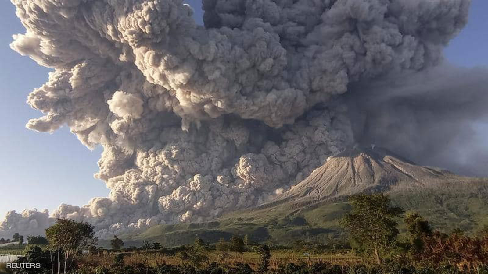 ارتفاع حصيلة ضحايا بركان إندونيسيا إلى 13 قتيلا