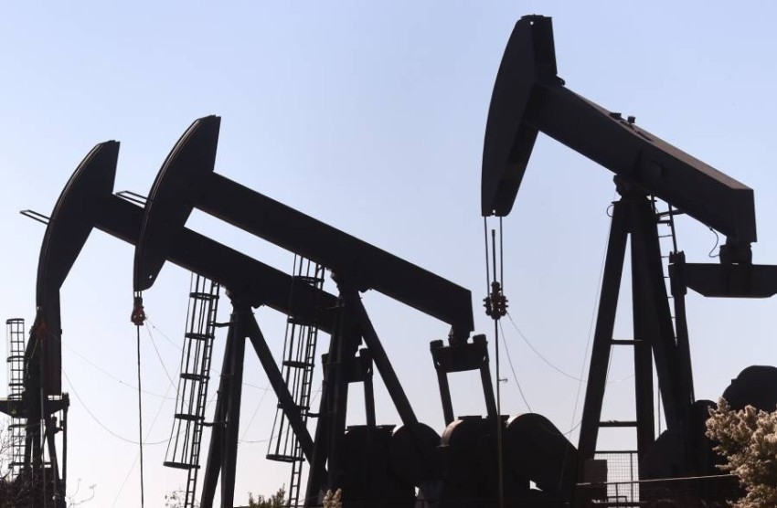 انخفاض أسعار النفط وسط ترقب لاجتماع 