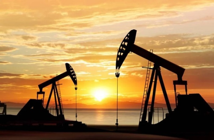 تراجع النفط بعد زيادة مخزونات الخام الأميركية