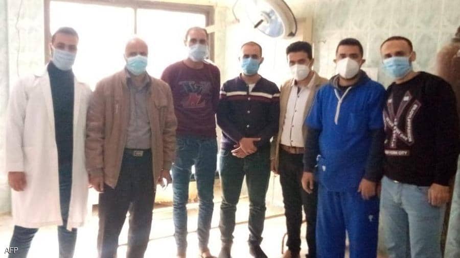 أطباء مصريون يتطوعون لعلاج مصابي غزة