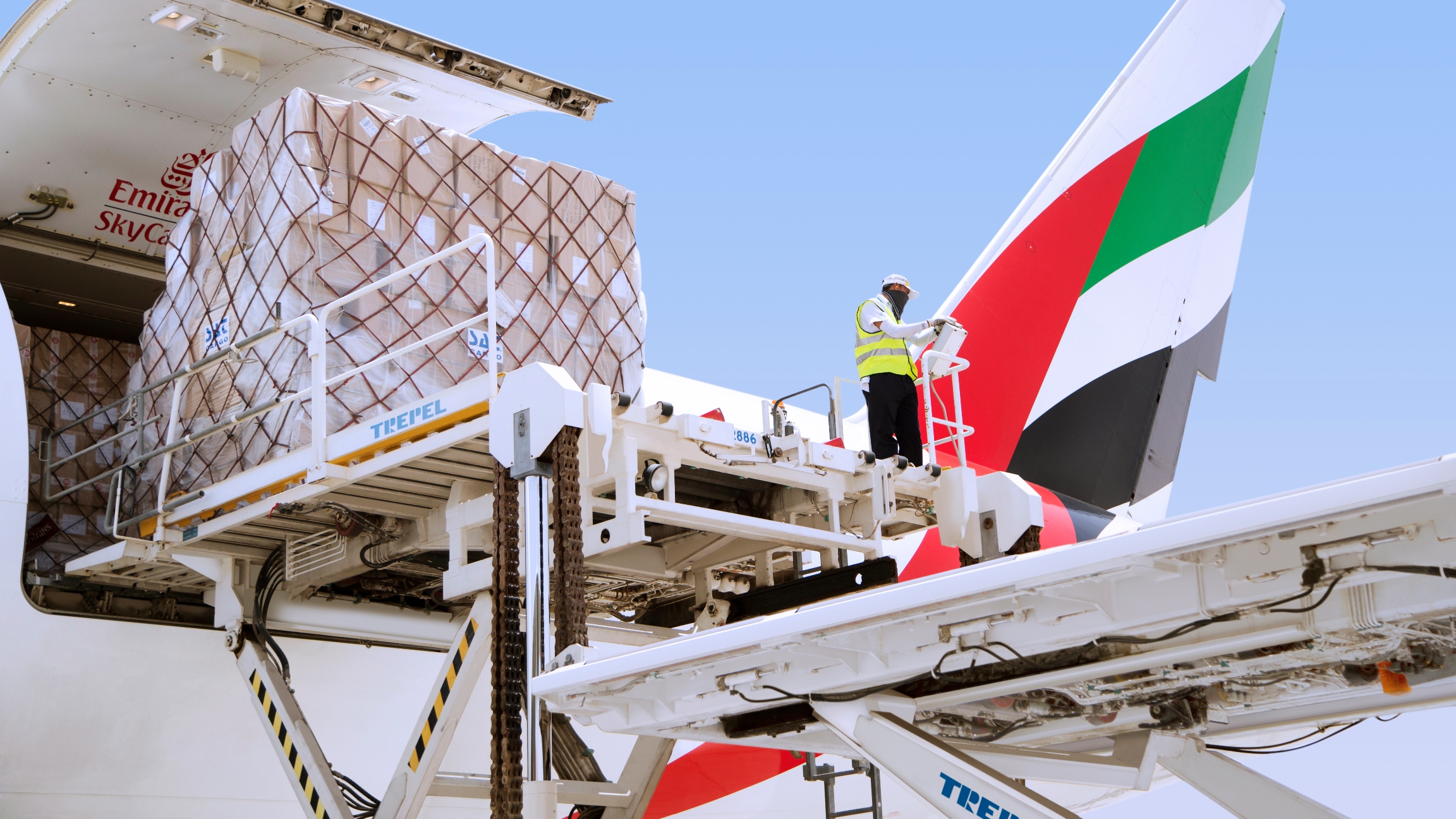 197 ألف طن كمية الشحن في مطار دبي خلال مارس