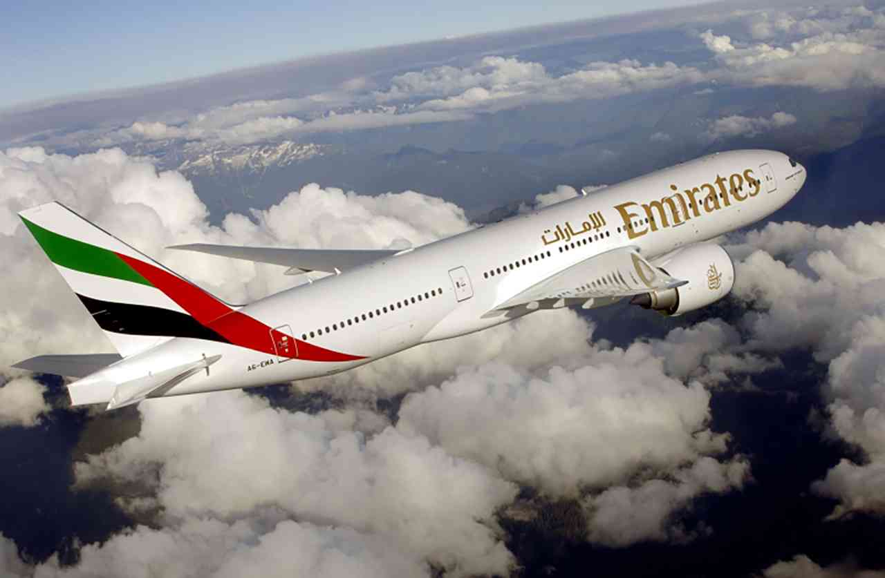 "طيران الإمارات" تعلن تشغيل رحلات إلى 30 واجهة دون حجر صحي