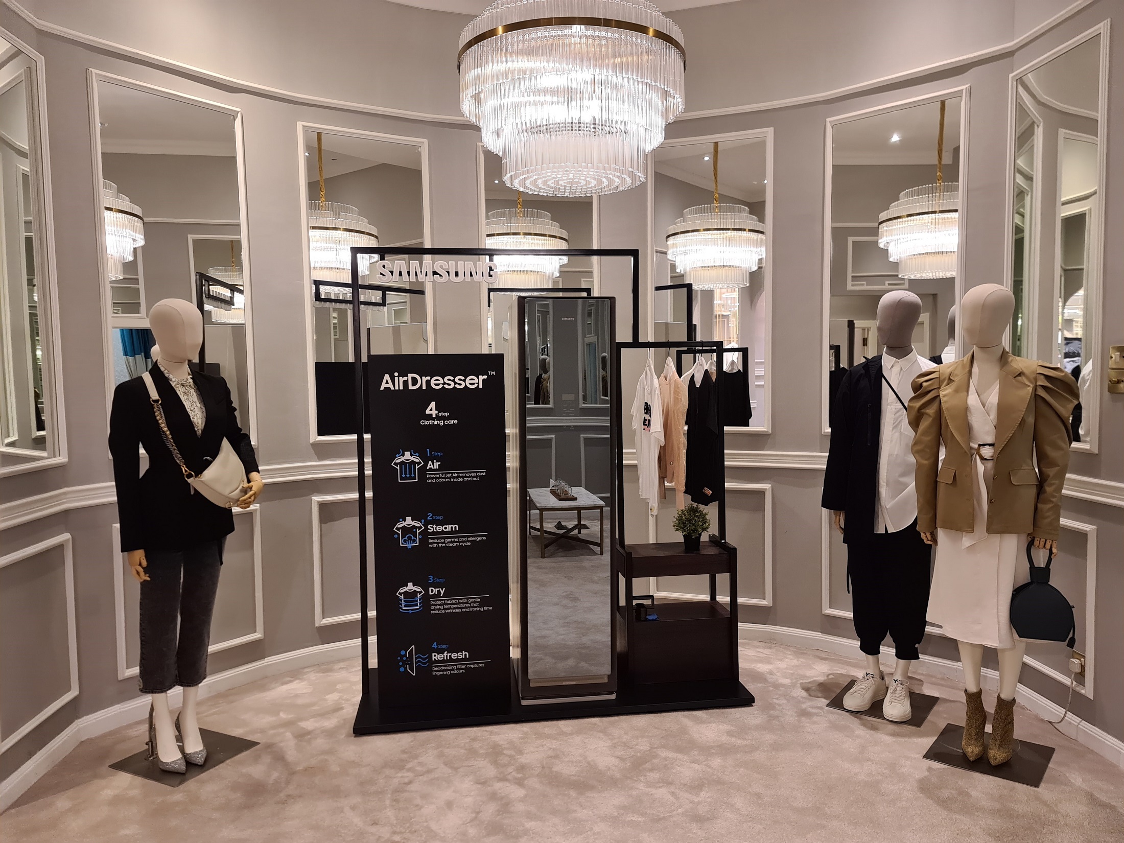 سامسونج تدعو المستهلكين في الإمارات للتعرف على جهازها المبتكر لتعقيم الملابس Air Dresser في جاليري لافاييت