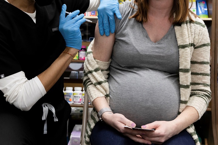 دراسة جديدة تسلّط الضوء على مدى خطر كورونا على النساء الحوامل وأجنّتهنّ