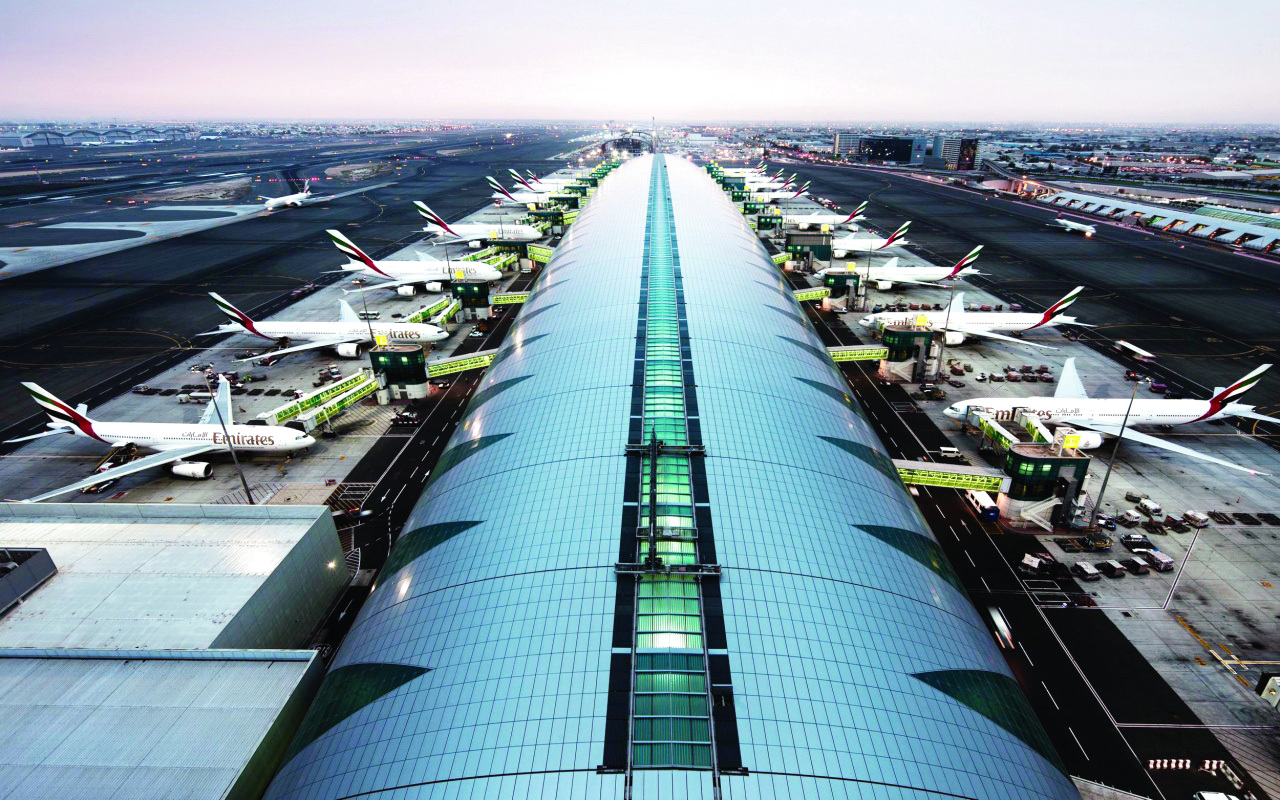 مطار دبي الأول عالمياً في السعة المقعدية المجدولة 