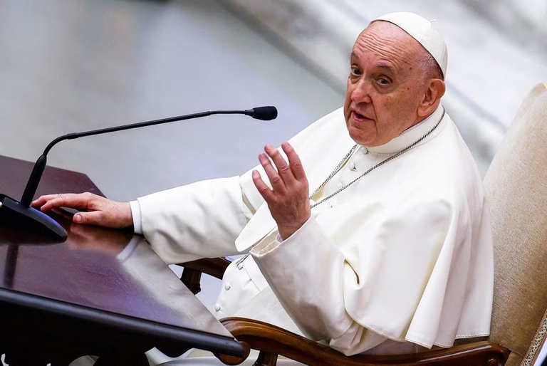 بابا الفاتيكان يحذر من "دوامة الموت" بالشرق الأوسط