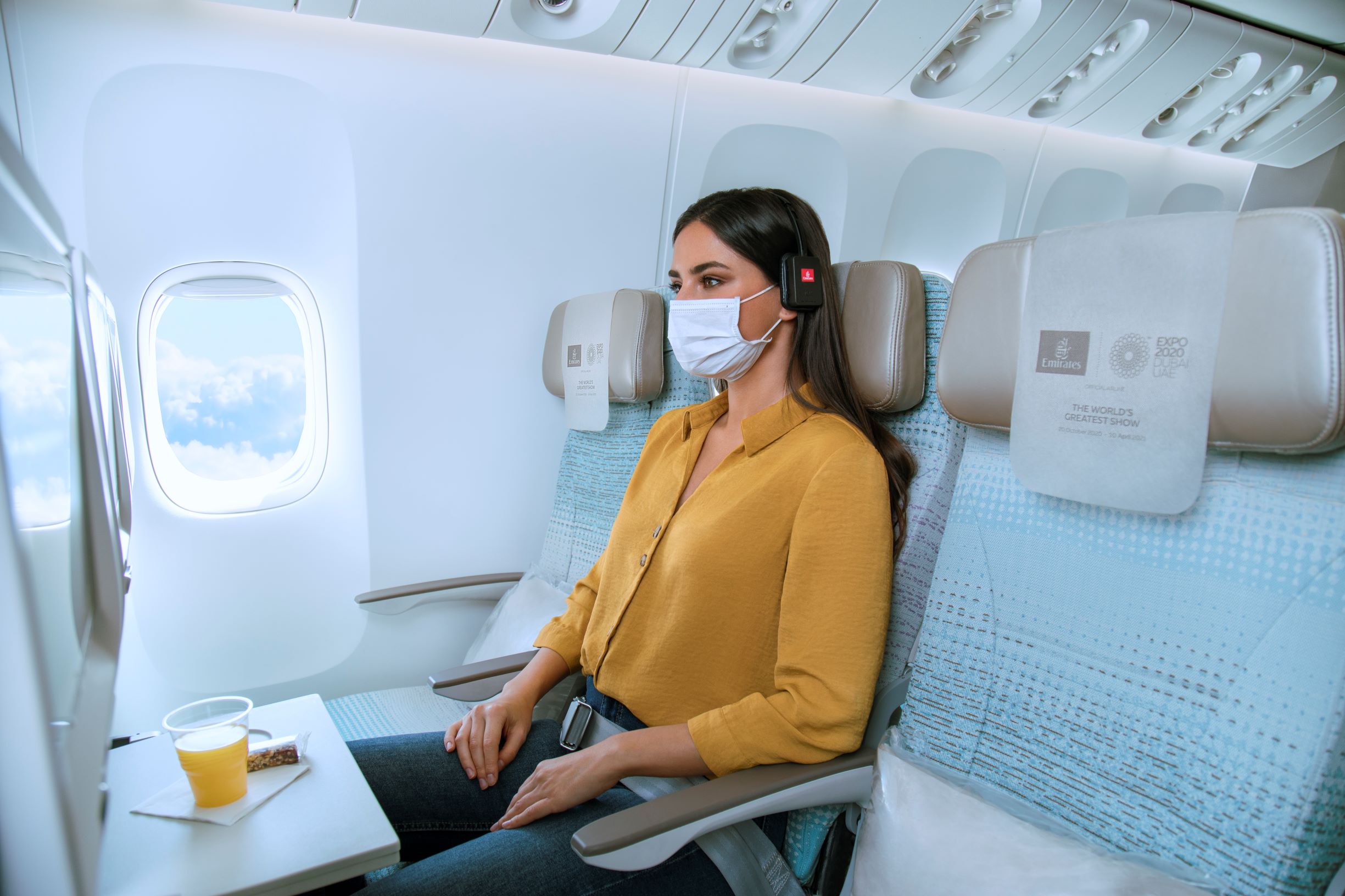 «طيران الإمارات» تتيح للمسافرين خيار شراء مقاعد مجاورة خالية