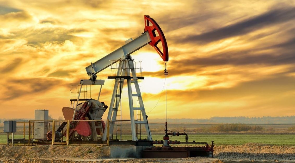 النفط يتراجع مع تقييم المستثمرين لتداعيات التصعيد في غزة