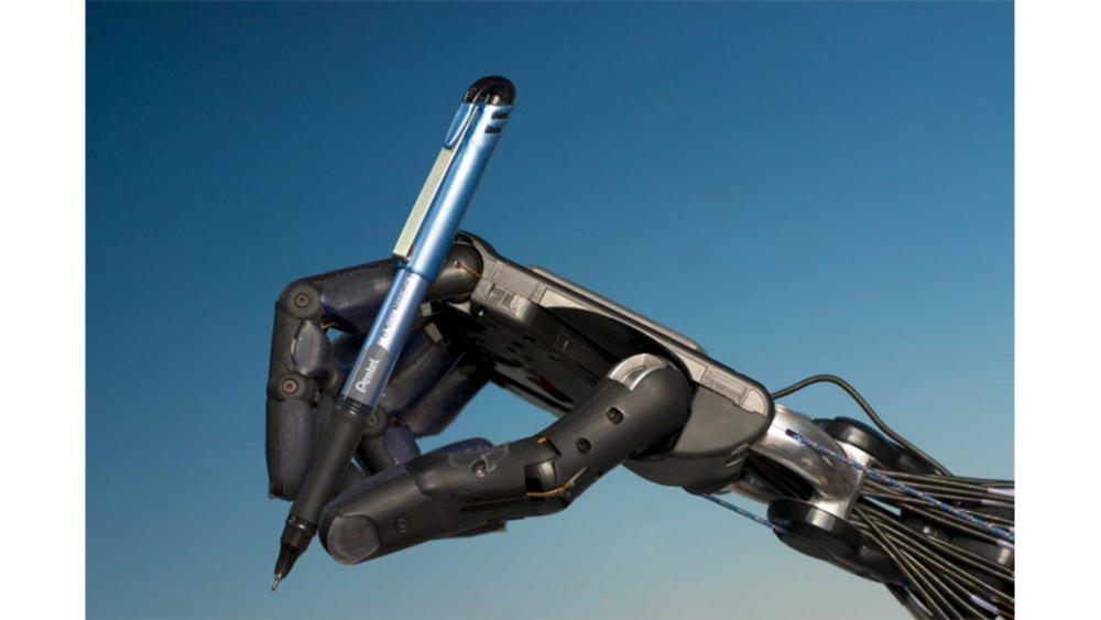 يد روبوتية تحاكي قدرات مثيلتها البشرية