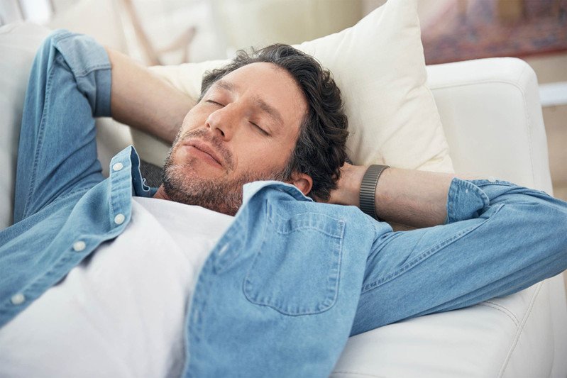 النوم "الخاطئ" يؤثر سلباً على البشرة ويسرّع ظهور التجاعيد