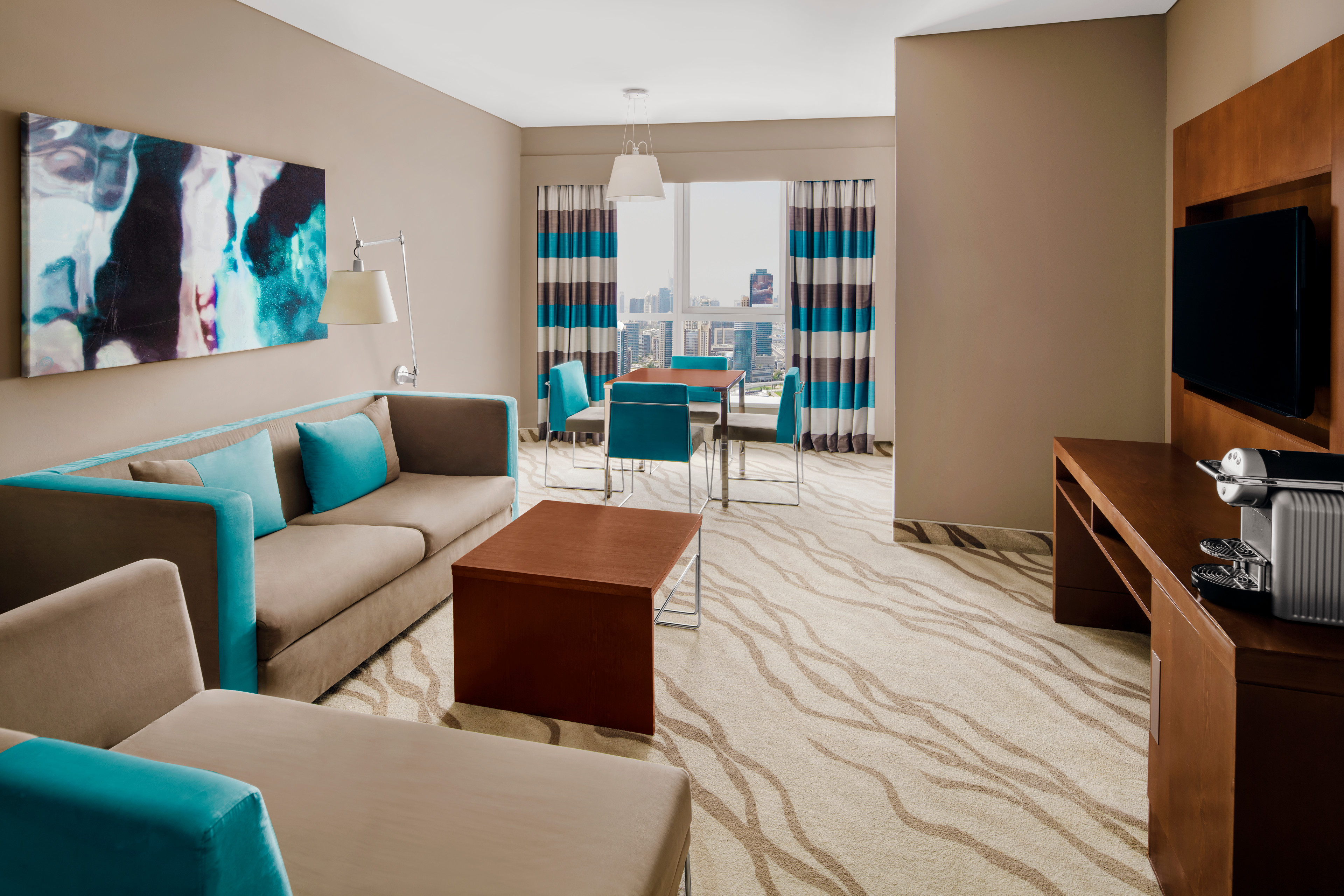 فندق نوفوتيل البرشاء دبي يحتفل بمرور 10 سنوات من التميز في مجال الضيافة 