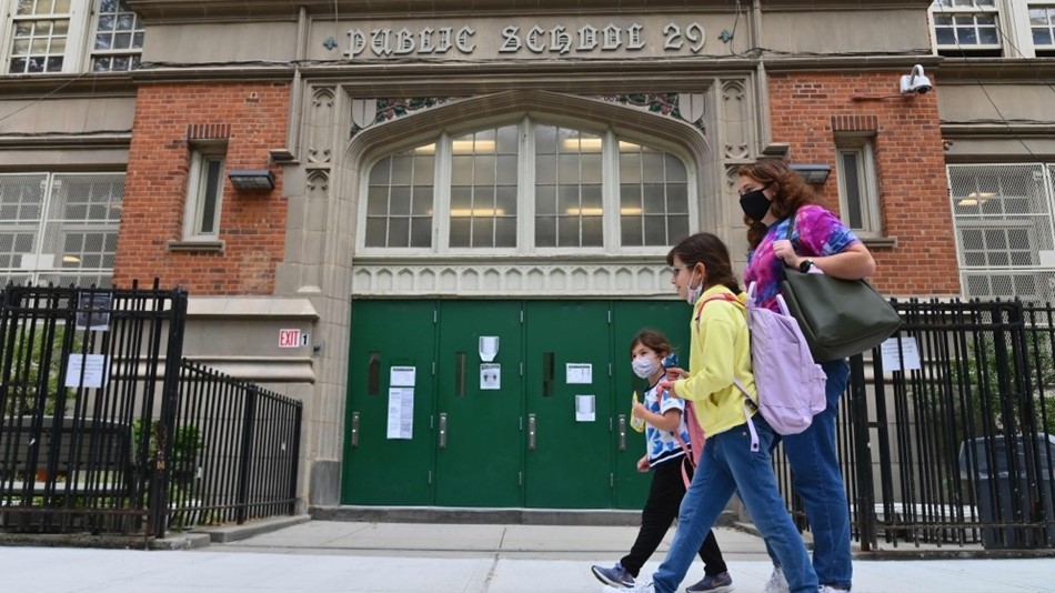 نيويورك تعيد إغلاق المدارس بعد ارتفاع الإصابات بكورونا