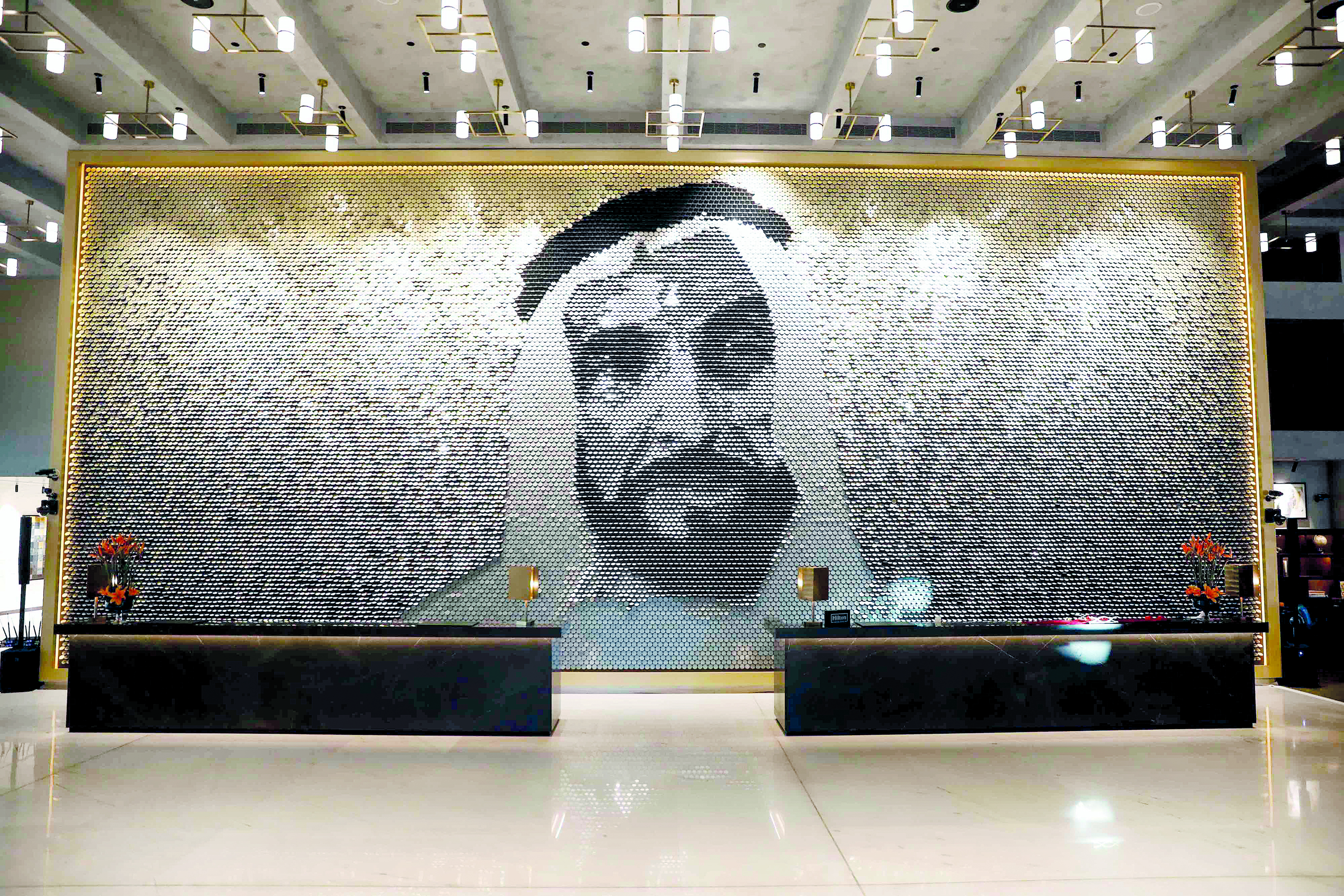جدارية زايد تزيّن ردهة أحدث فندق في دبي