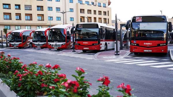 «طرق دبي» تستأنف خطوط حافلات القرية العالمية