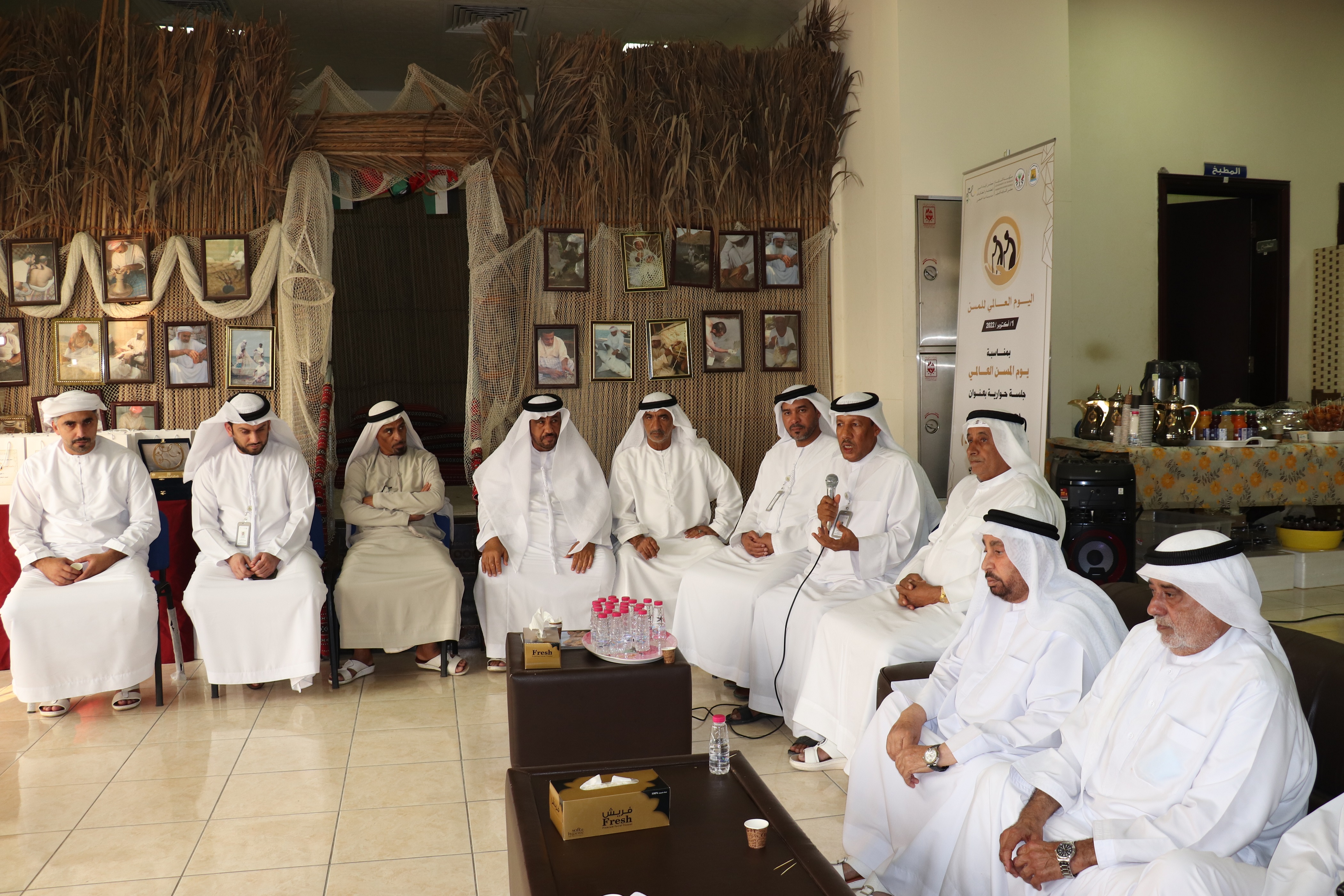 مجلس أولياء أمور الطلبة والطالبات في دبا الحصن يحتفي بكبار السن في تواليف بحرية 