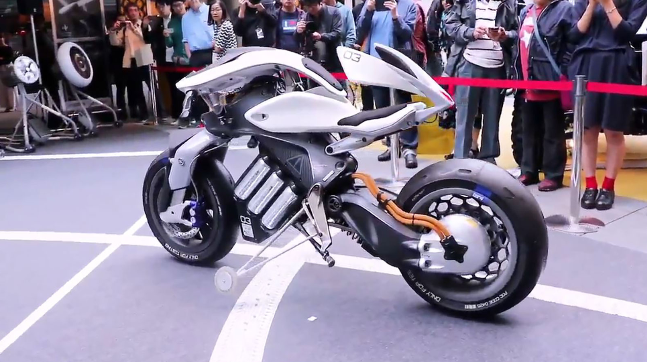 "ياماها" اليابانية تكشف عن أول دراجة نارية ذاتية القيادة.. فيديو