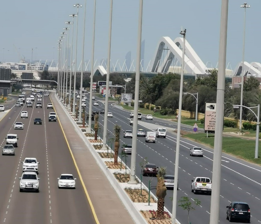 بلدية أبوظبي تنفذ أعمالاً تطويرية متفرقة لرفع كفاءة الطرق السريعة في البر الرئيسي