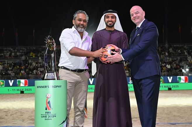 رئيس "الفيفا" يشكر الإمارات على تنظيمها المتميز لمونديال الشاطئية