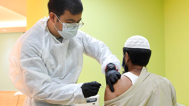 مصنع لقاحات «كورونا» الإماراتي يسرّع عمليات التطعيم عالمياً