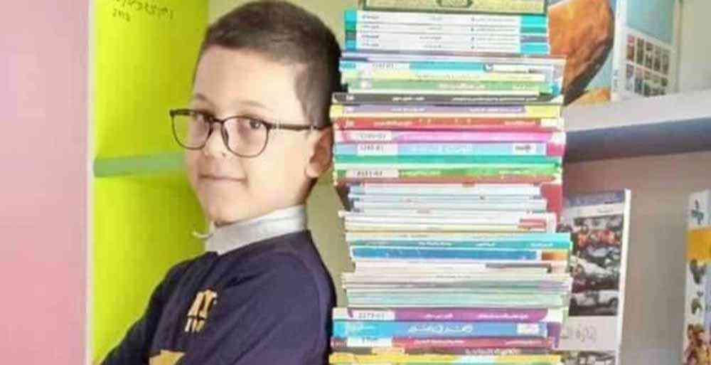 طفل جزائري يقرأ 276 كتاباً في وقت قصير