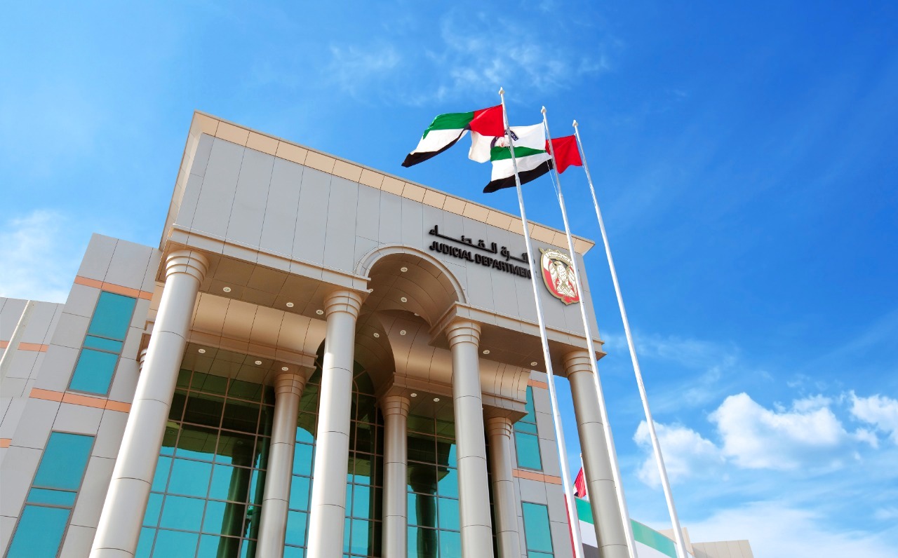 إدانة 9 متهمين و9 شركات بقضية غسيل أموال بقيمة 306 ملايين درهم في أبوظبي