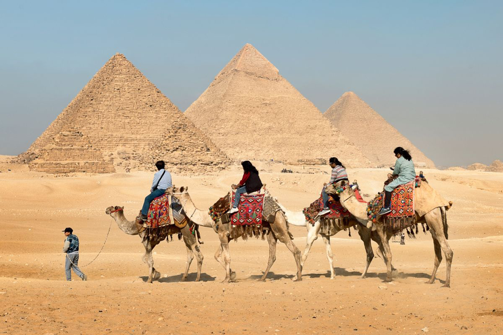 مصر تكشف حقيقة فرض 1000 دولار رسوماً على السائحين