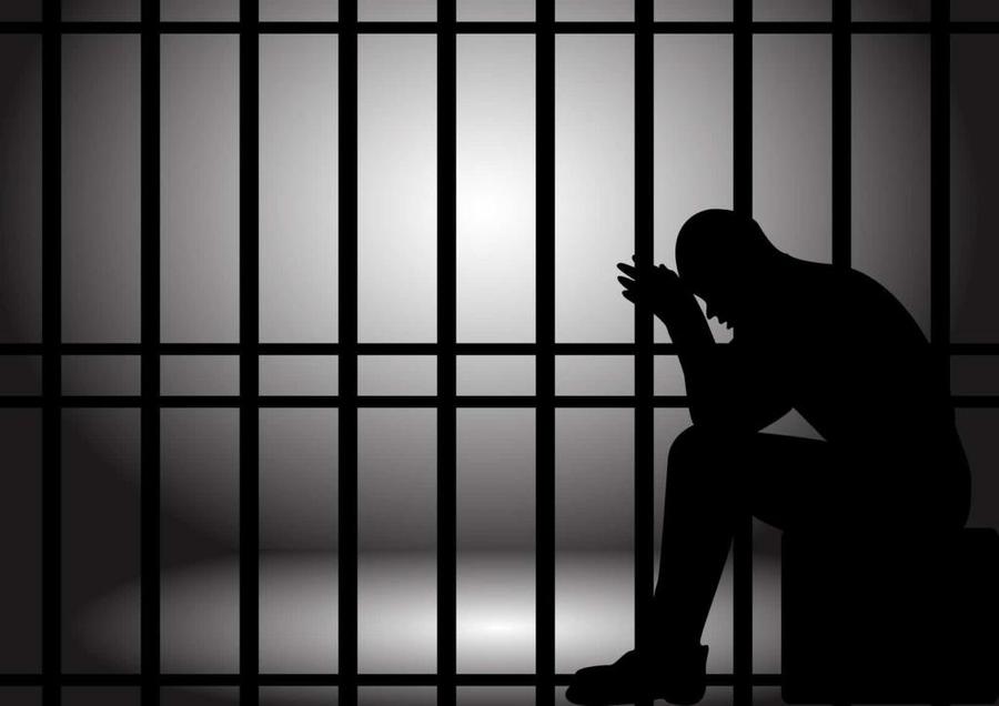 السجن 10 سنوات لشاب عربي جلب مخدرات للإمارات